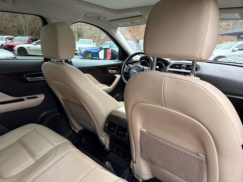 Used 2017 Jaguar F-PACE Prestige image 34