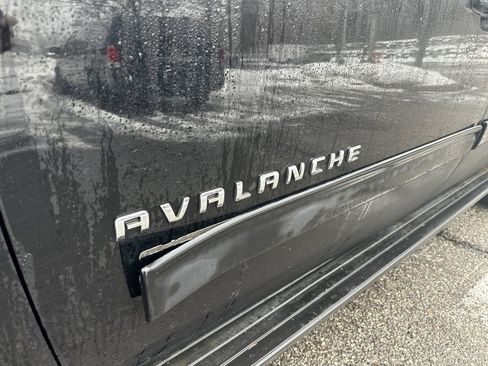 Used 2011 Chevrolet Avalanche LT w/ Luxury Package image 11