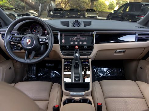 Certified 2026 Porsche Macan AWD/4WD image 41