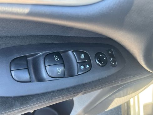 Used 2016 Nissan Pathfinder SV image 17