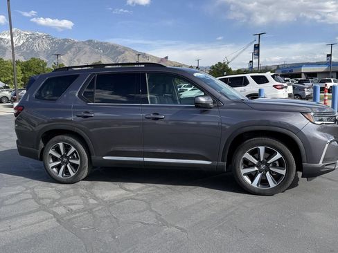 Certified 2025 Honda Pilot Touring image 7