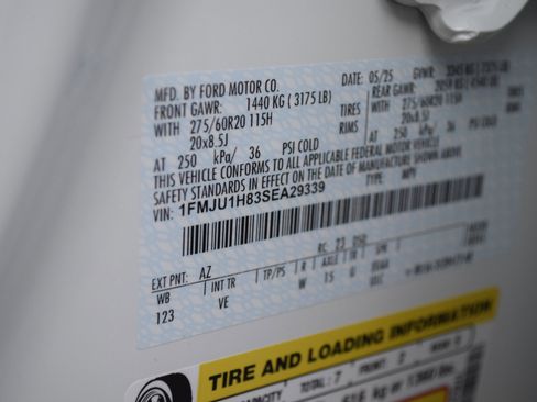 New 2025 Ford Expedition Active image 28