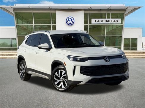 Certified 2025 Volkswagen Tiguan S image 1