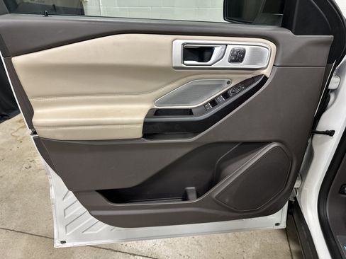 Used 2020 Ford Explorer Platinum w/ Premium Technology Package image 14