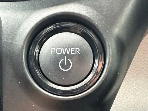Used 2025 Toyota Sienna LE AWD/4WD image 17