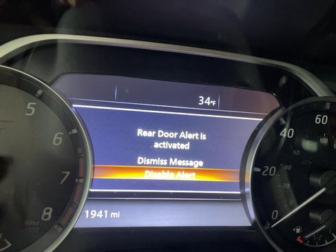 Used 2021 Nissan Titan SV w/ SV Convenience Package image 9