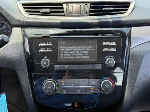 Used 2016 Nissan Rogue S AWD/4WD image 25