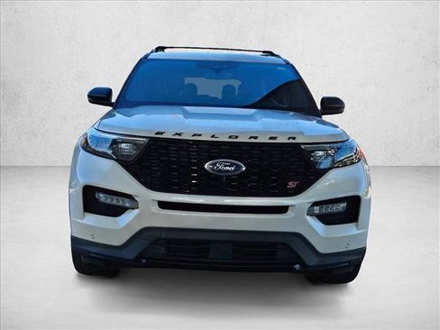 Used 2020 Ford Explorer ST image 2