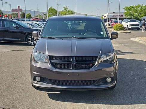 Used 2018 Dodge Grand Caravan SE image 2