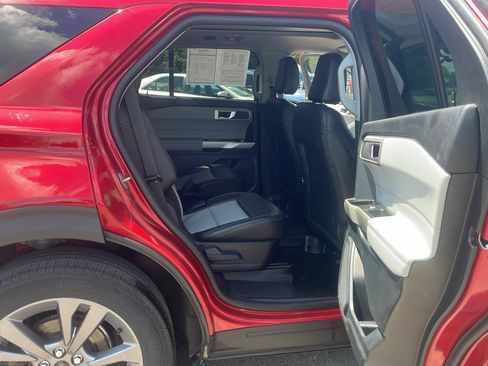 Used 2023 Ford Explorer XLT w/ Equipment Group 202A AWD/4WD image 26