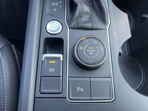 Used 2020 Volkswagen Atlas Cross Sport SE image 22