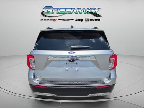 Used 2023 Ford Explorer XLT w/ Equipment Group 202A RWD image 2