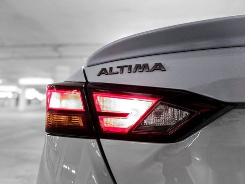 Used 2023 Nissan Altima 2.5 SR w/ SR Premium Package image 11