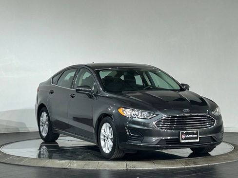 Used 2020 Ford Fusion SE FWD image 2