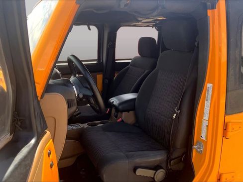 Used 2012 Jeep Wrangler Unlimited Rubicon w/ Connectivity Group AWD/4WD image 7