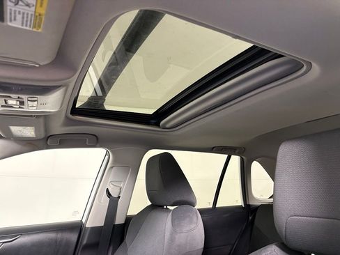 Used 2019 Toyota RAV4 XLE FWD image 19
