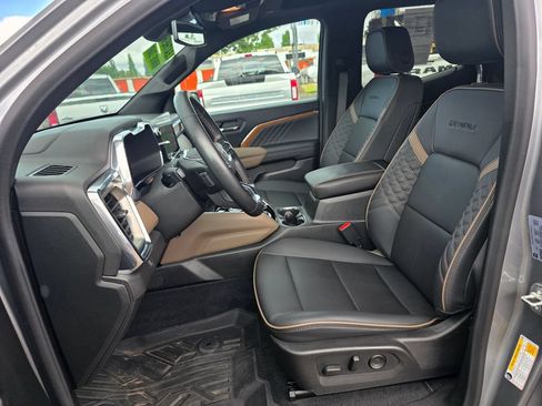 Used 2024 GMC Canyon Denali AWD/4WD image 4