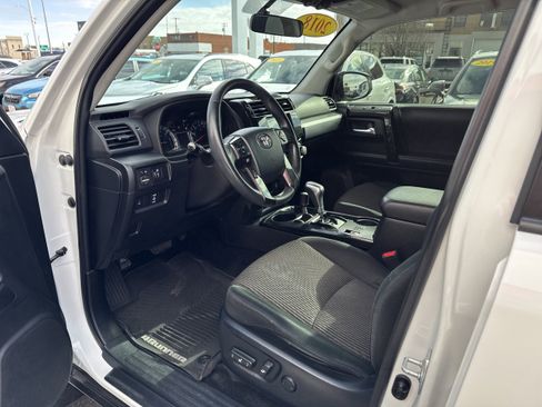 Used 2018 Toyota 4Runner TRD Off-Road image 2