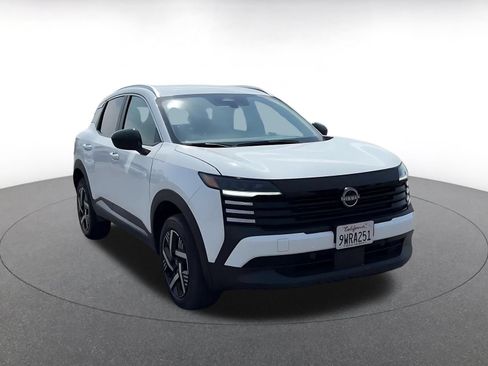 Used 2026 Nissan Kicks SV w/ Cold Weather Package FWD image 3