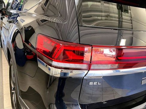Used 2025 Volkswagen Atlas SEL AWD/4WD image 34