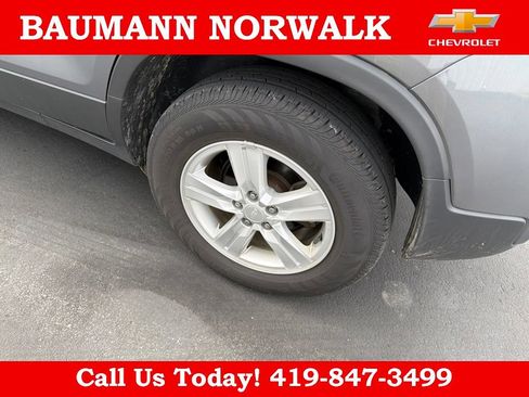 Used 2020 Chevrolet Trax LT w/ LT Convenience Package AWD/4WD image 19