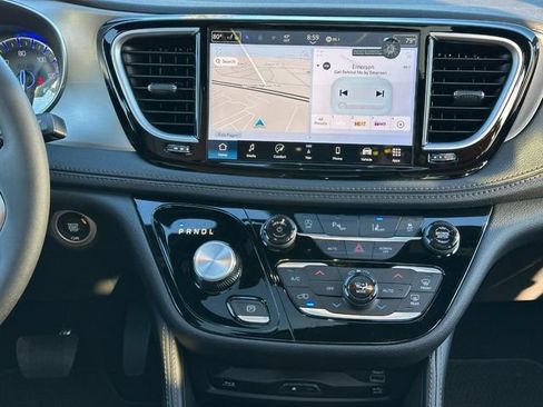 New 2026 Chrysler Pacifica Pinnacle FWD image 16