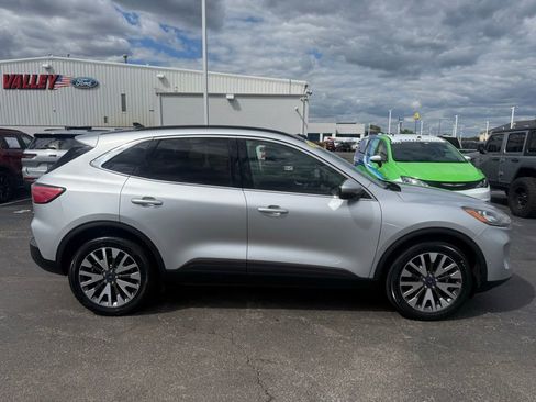 Used 2020 Ford Escape Titanium AWD/4WD image 2