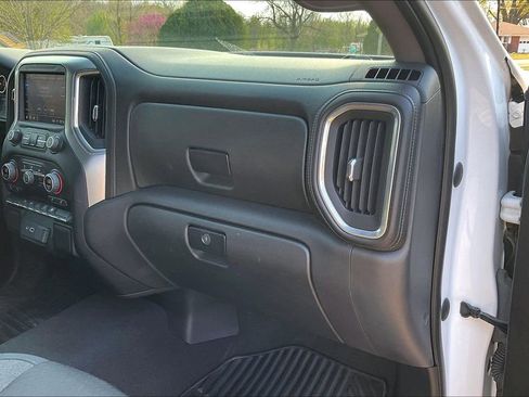 Used 2022 Chevrolet Silverado 1500 LT AWD/4WD image 13
