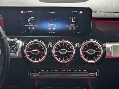 Used 2021 Mercedes-Benz GLB 250 w/ AMG Line image 11