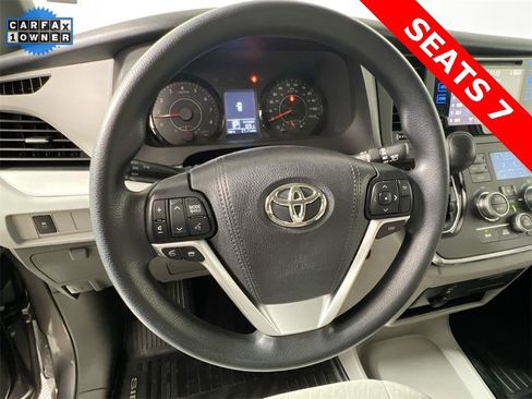 Used 2017 Toyota Sienna LE image 11