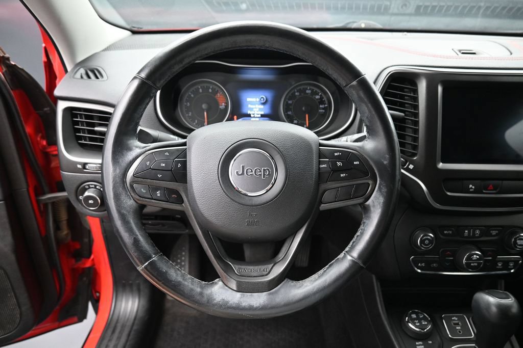 Used 2019 Jeep Cherokee Trailhawk w/ Comfort/Convenience Group AWD/4WD image 16