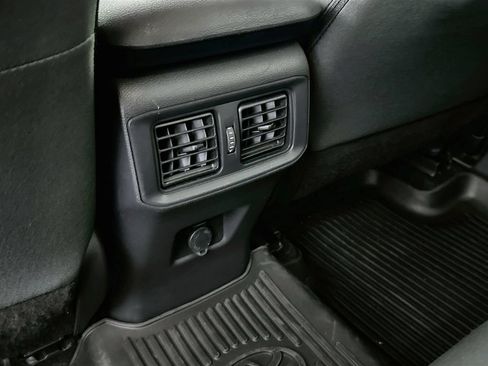 Used 2022 Toyota RAV4 LE AWD/4WD image 25