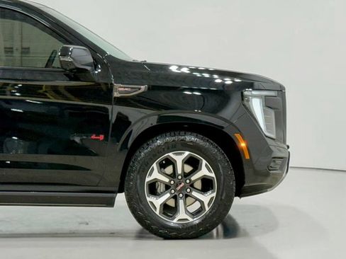 Used 2025 GMC Yukon AT4 Ultimate AWD/4WD image 9