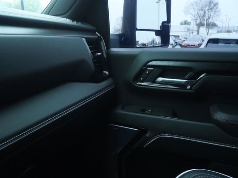 Used 2026 GMC Sierra 2500 AT4X image 33