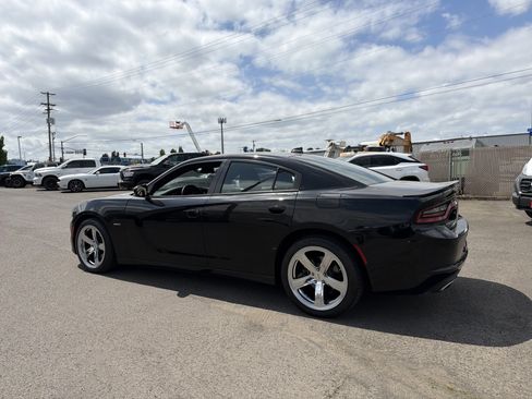 Used 2017 Dodge Charger R/T RWD image 3