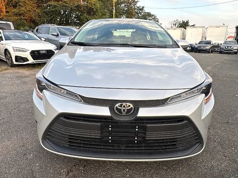 Used 2024 Toyota Corolla LE FWD image 2