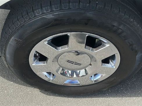 Used 2005 Lincoln Navigator Luxury AWD/4WD image 14