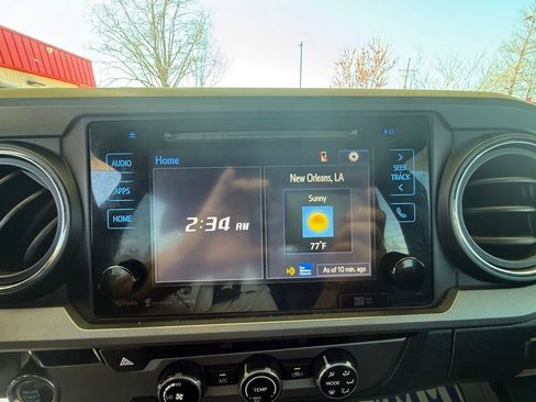 Used 2016 Toyota Tacoma TRD Sport w/ Towing Package image 29