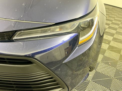 Used 2025 Toyota Corolla LE FWD image 11