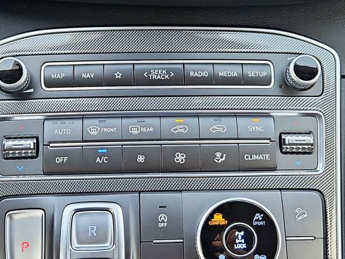 Used 2023 Hyundai Santa Fe SEL image 16