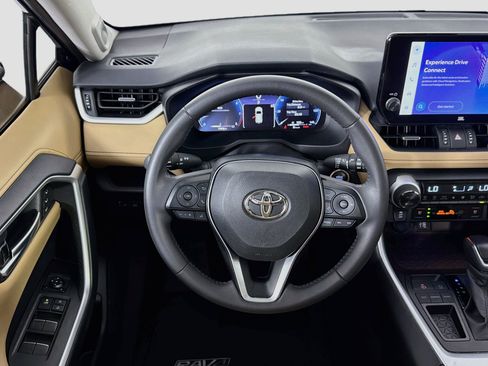 Used 2025 Toyota RAV4 Limited FWD image 18