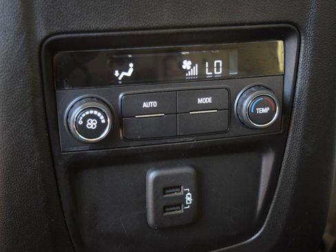 Used 2023 Buick Enclave Essence AWD/4WD image 39