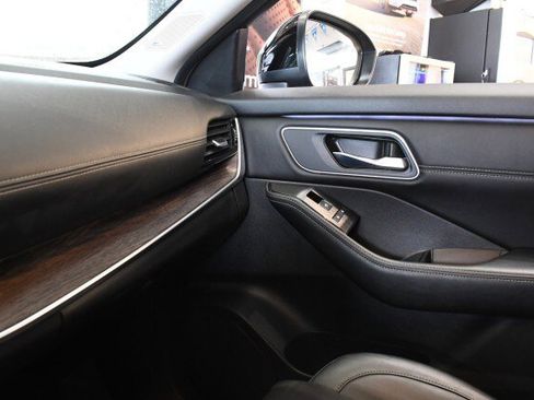 Used 2025 Nissan Rogue Platinum w/ Platinum Premium Package AWD/4WD image 42