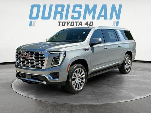 Used 2025 GMC Yukon XL Denali w/ Sun & Power Step Package AWD/4WD image 3