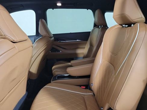Certified 2025 INFINITI QX60 Luxe w/ Vision Package FWD image 15