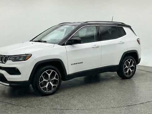 Used 2025 Jeep Compass Limited image 3