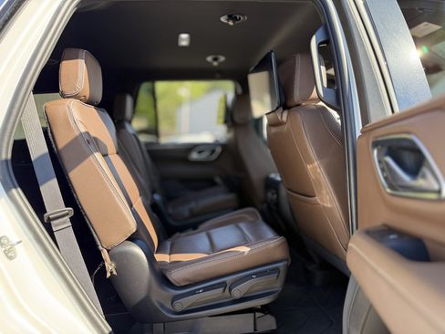 Used 2023 Chevrolet Tahoe High Country w/ Advanced Technology Package AWD/4WD image 29