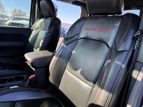 Used 2022 Jeep Gladiator Rubicon w/ Cold Weather Group image 16