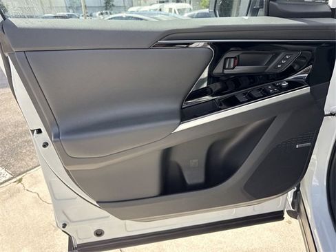 Used 2024 Subaru Solterra Touring image 13