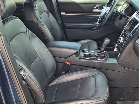 Used 2017 Ford Explorer Limited w/ Equipment Group 301A image 40